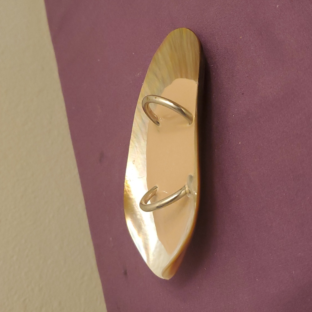 Unique Shell Buckle - Picture 2 of 3